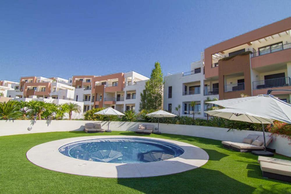 Luxury Spa Resort Marbella 2 Bedroom Sauna Gym Pools Jacuzzi מראה חיצוני תמונה